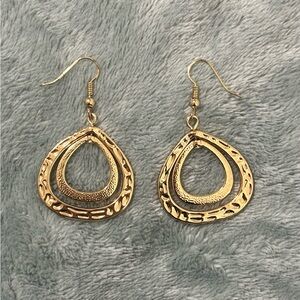 Elegant Gold Teardrop Earrings